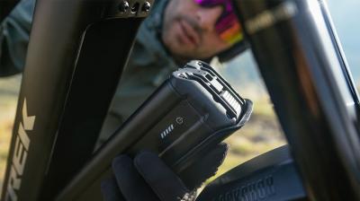 Trek Powerfly+ 4 EU XL 29 Gloss Radioactive Red/Matte D Produktbild 1